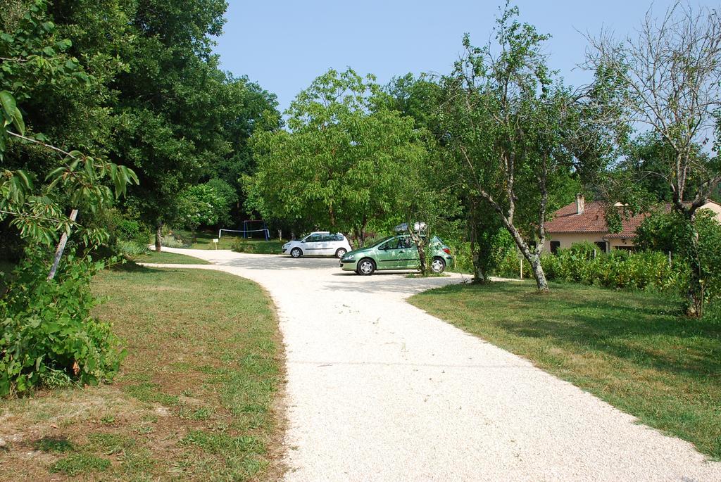 Village De Gites Le Chatenet Thonac Kültér fotó