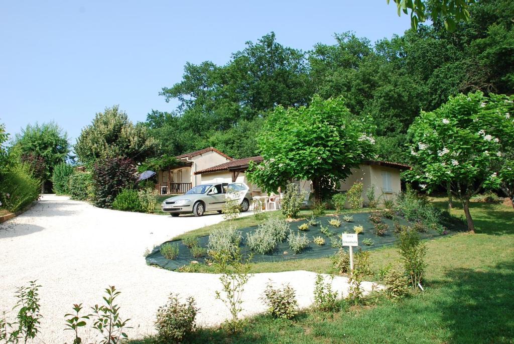 Village De Gites Le Chatenet Thonac Kültér fotó